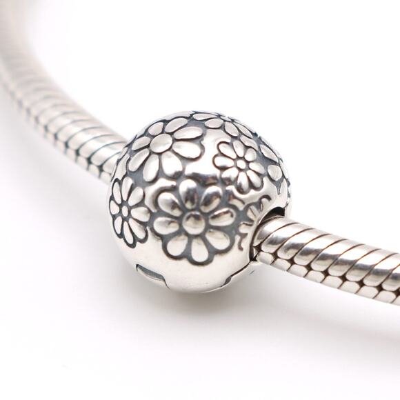 Authentic PANDORA Lazy Daisy Clip - 791013 - Picture 1 of 8